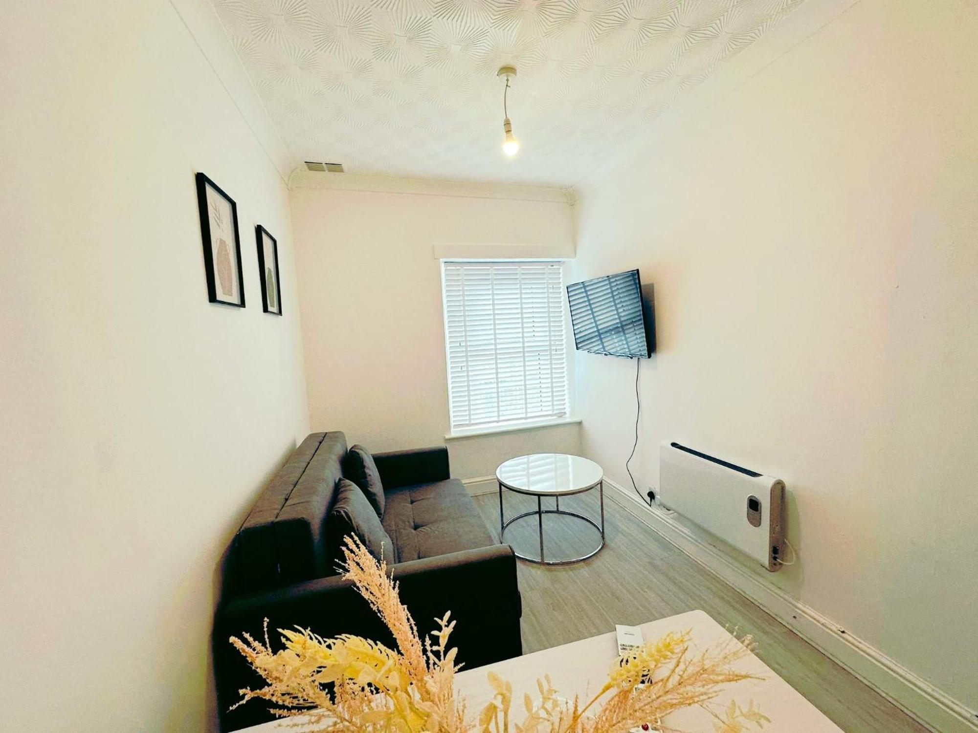 Modern & Stylish 1 Bedroom Flat In Bridgend Town Eksteriør billede
