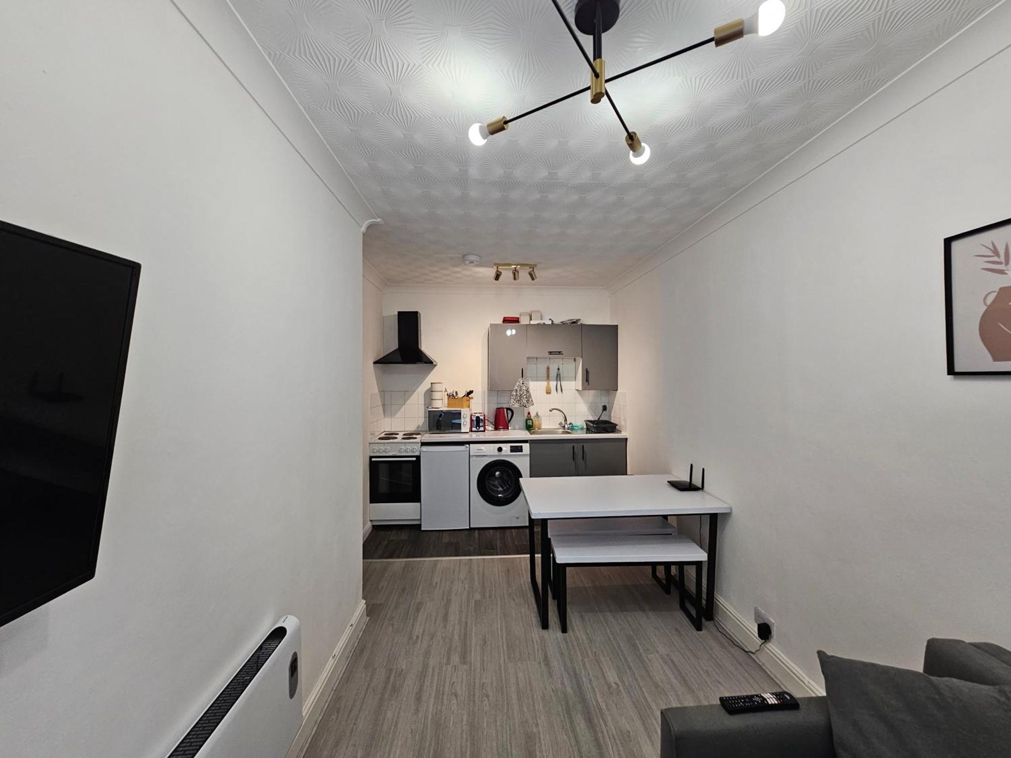 Modern & Stylish 1 Bedroom Flat In Bridgend Town Eksteriør billede